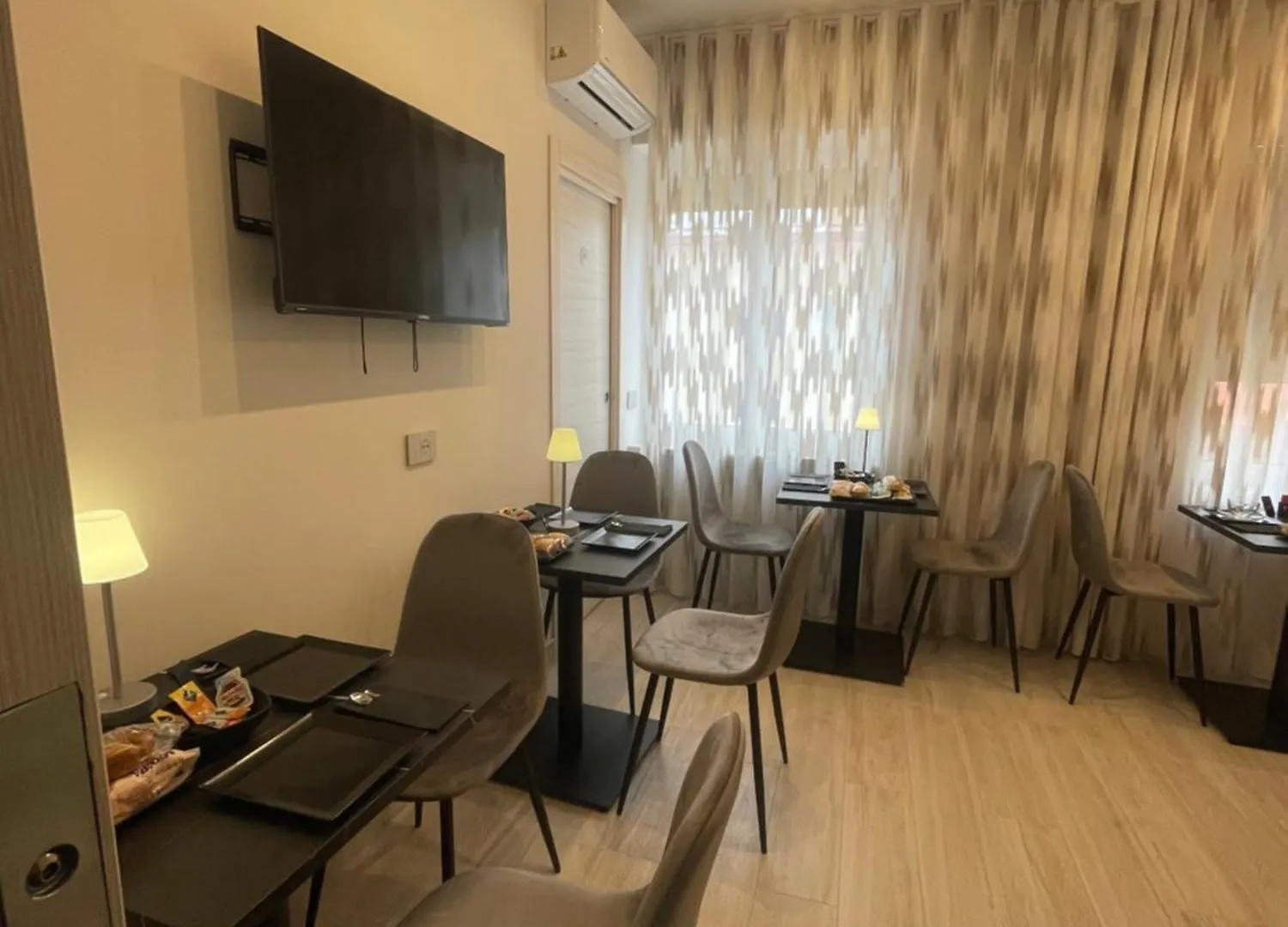 Bed & Breakfast Ro&Ro Napoli Luxury Rooms